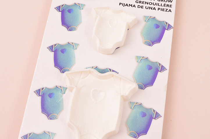 SET 2 MOLDES CORTANTES ROPA DE BEBE - Imagen 2